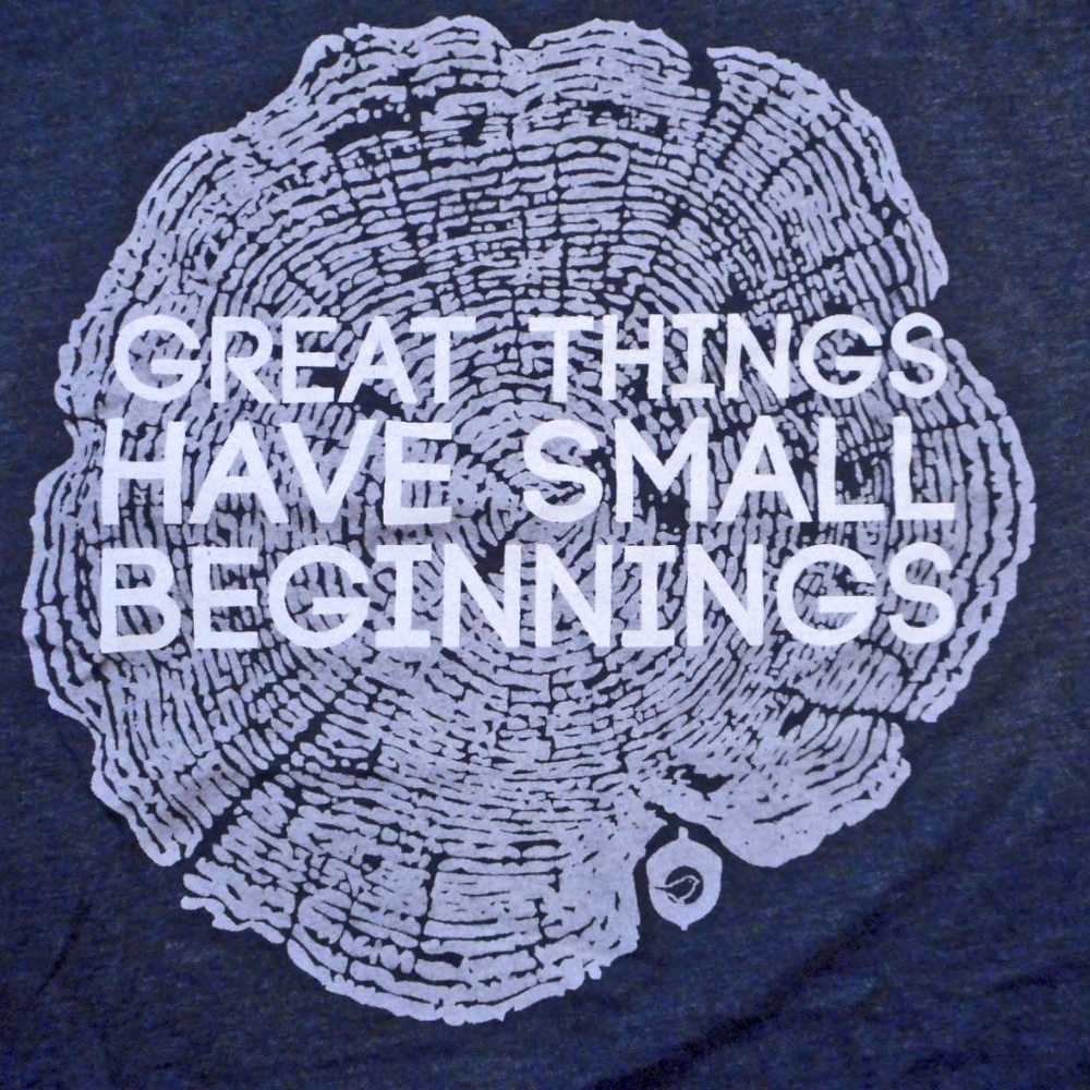 one M nave blue tee shirt
